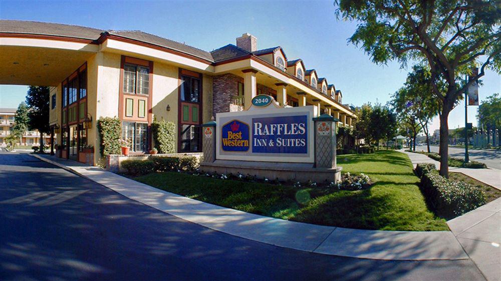 Best Western Plus Raffles Inn & Suites Anaheim Exterior photo