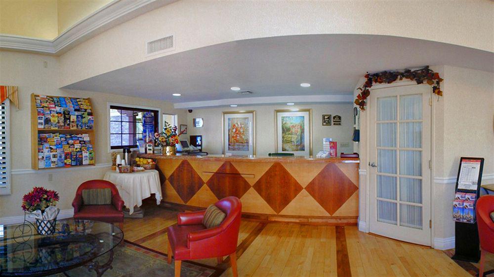 Best Western Plus Raffles Inn & Suites Anaheim Exterior photo
